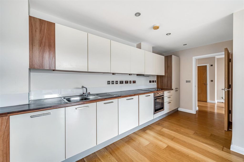 Property photo 2 of 12 44 Vandervell Court-5.Jpg