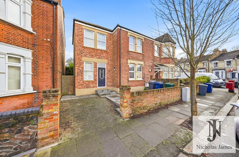 Property photo 1 of 35 Photo 33