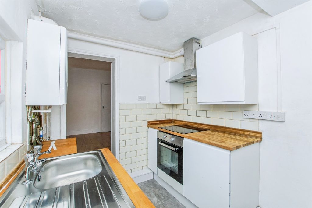 Property photo 1 of 8 Kitchen