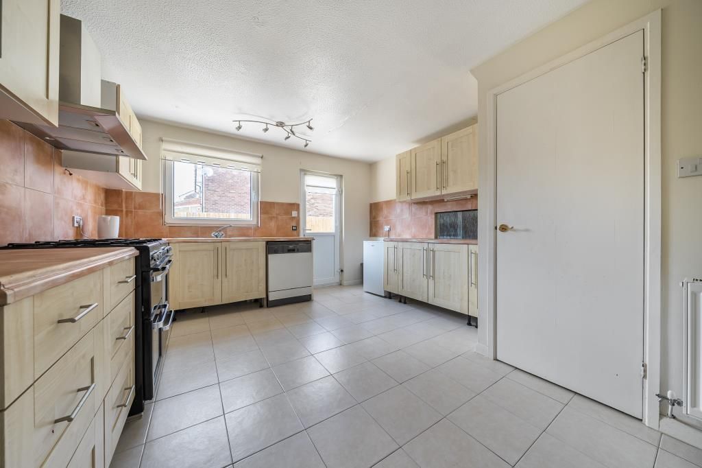 Property photo 3 of 25 Kitchen
