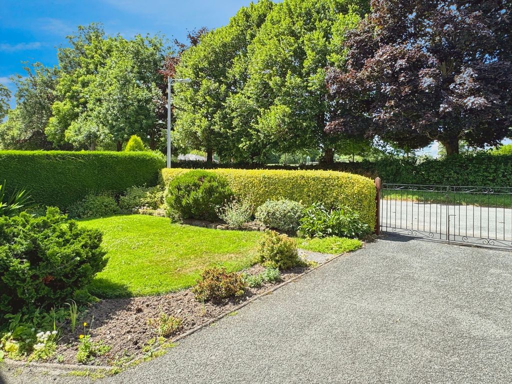 Property photo 2 of 23