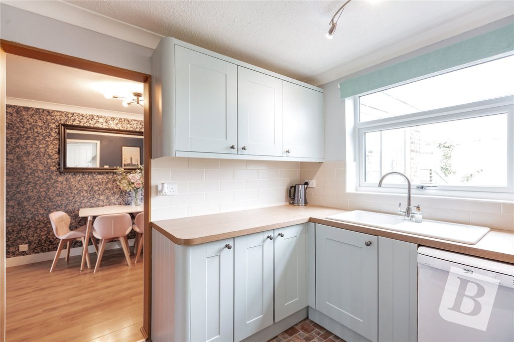 Property photo 3 of 18 Kitchen