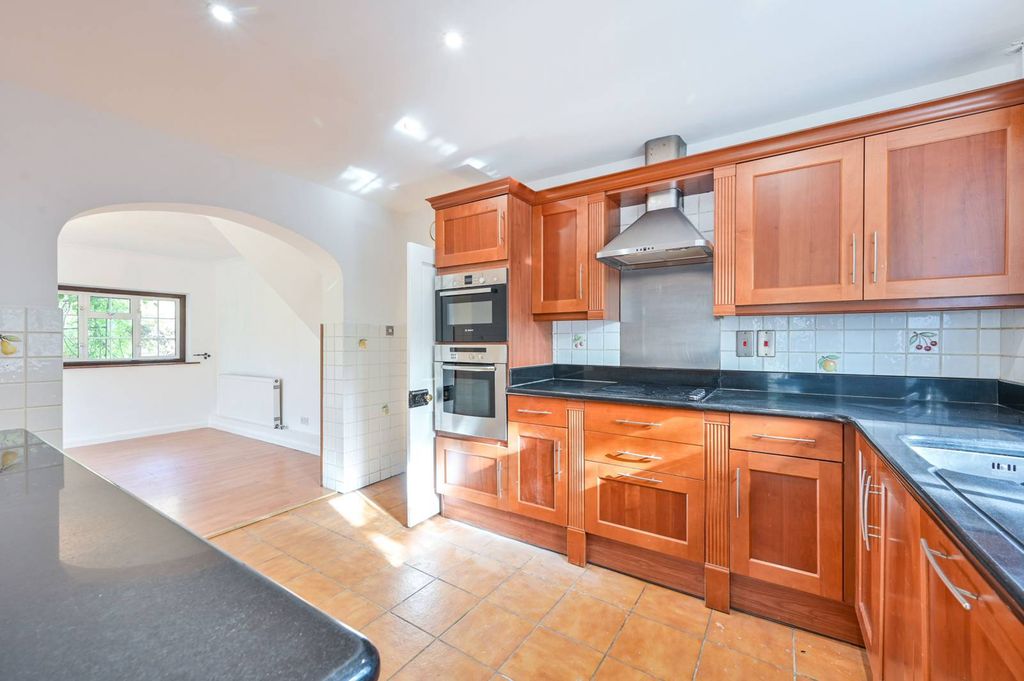 Property photo 3 of 24