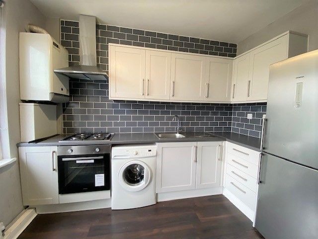 Property photo 3 of 9 Kitchen