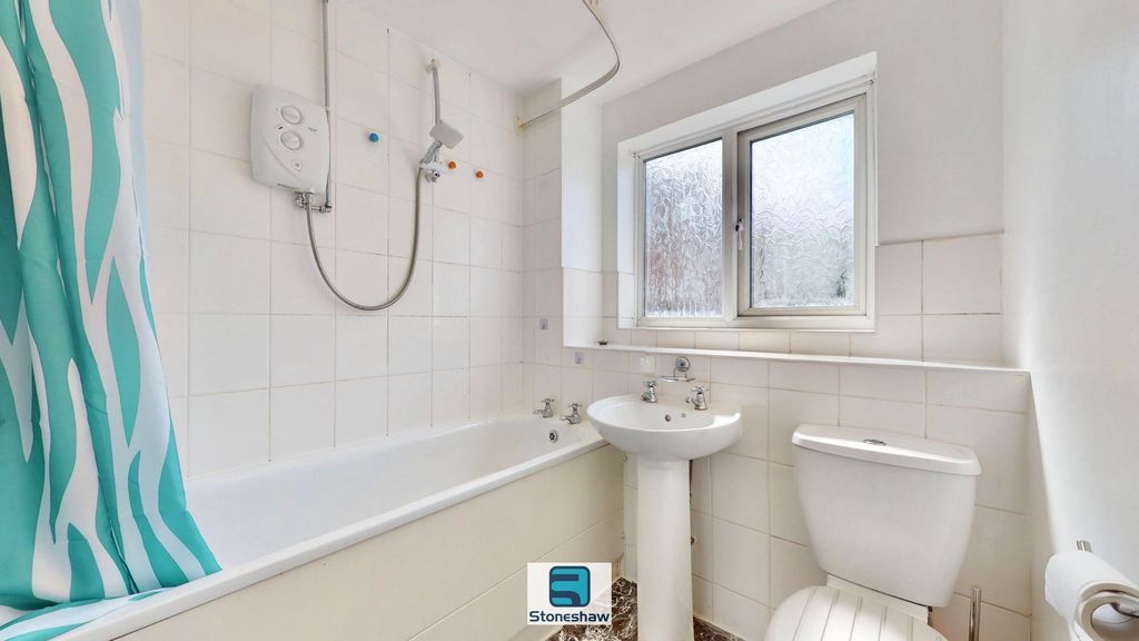 Property photo 3 of 8 Bathroom