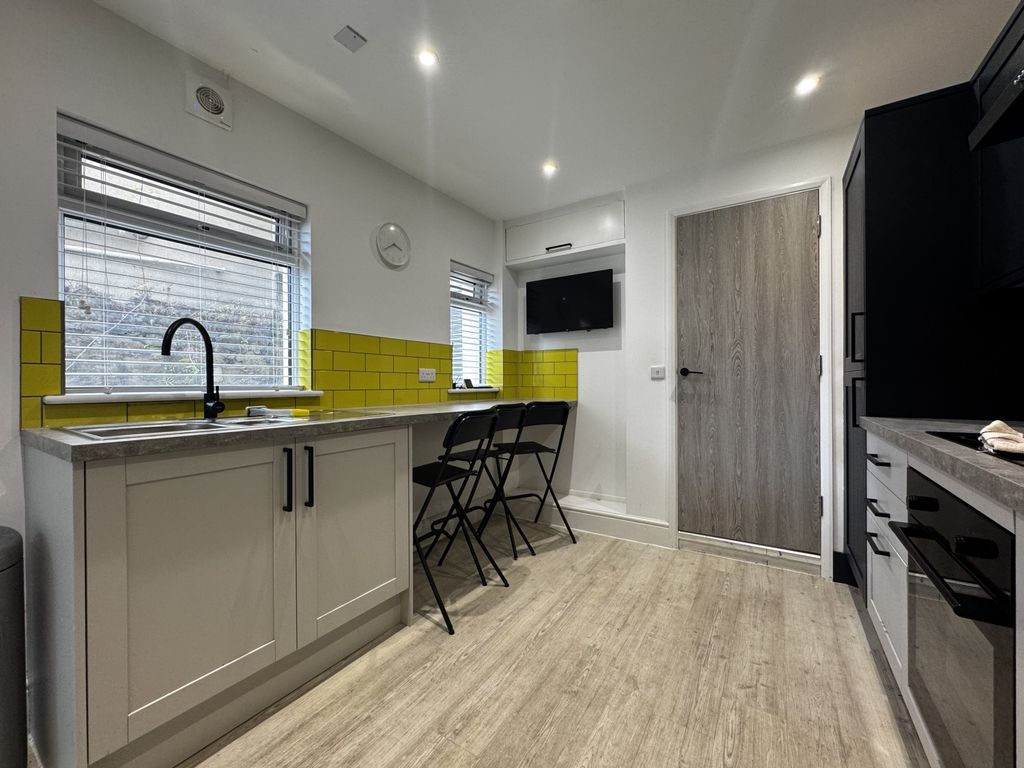 Property photo 1 of 13 Img_8013