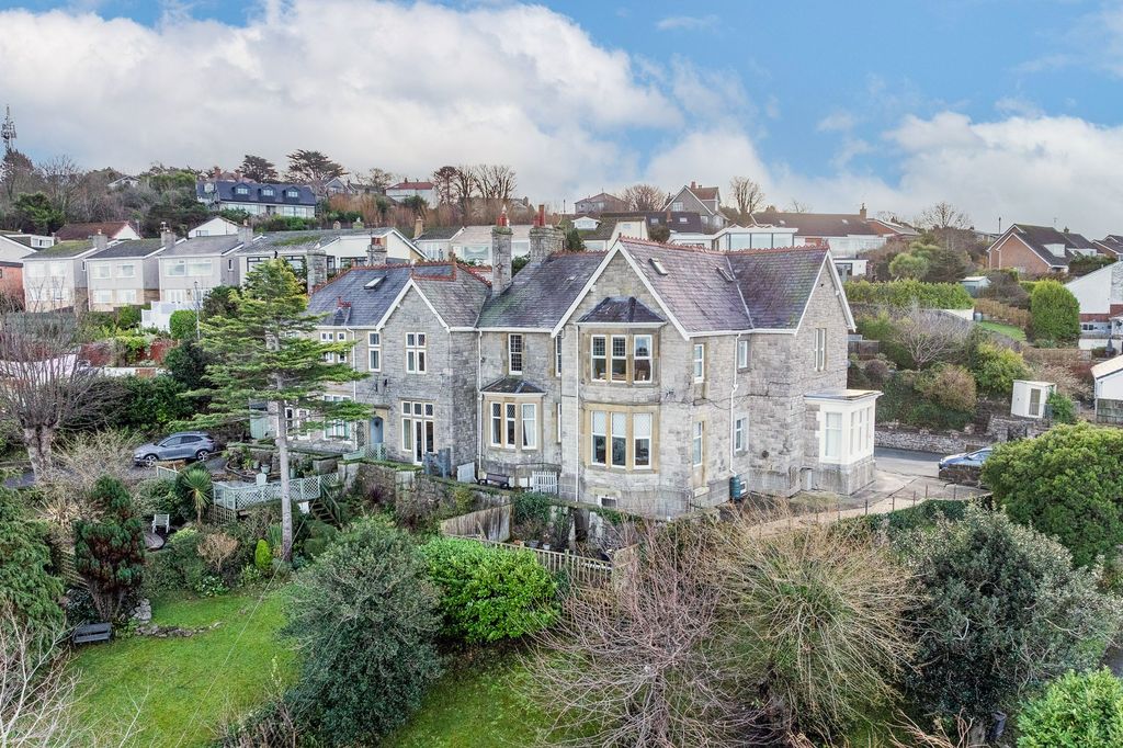 Property photo 1 of 9