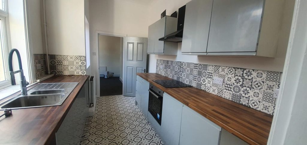 Property photo 3 of 13 Kitchen .Jpg