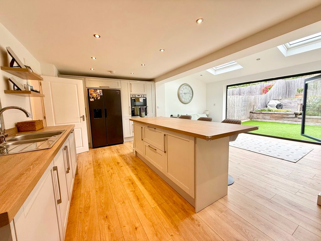 Property photo 3 of 33