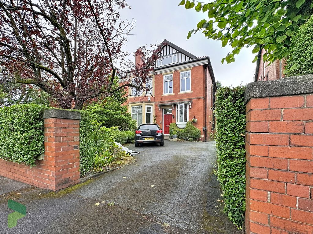 Property photo 1 of 40