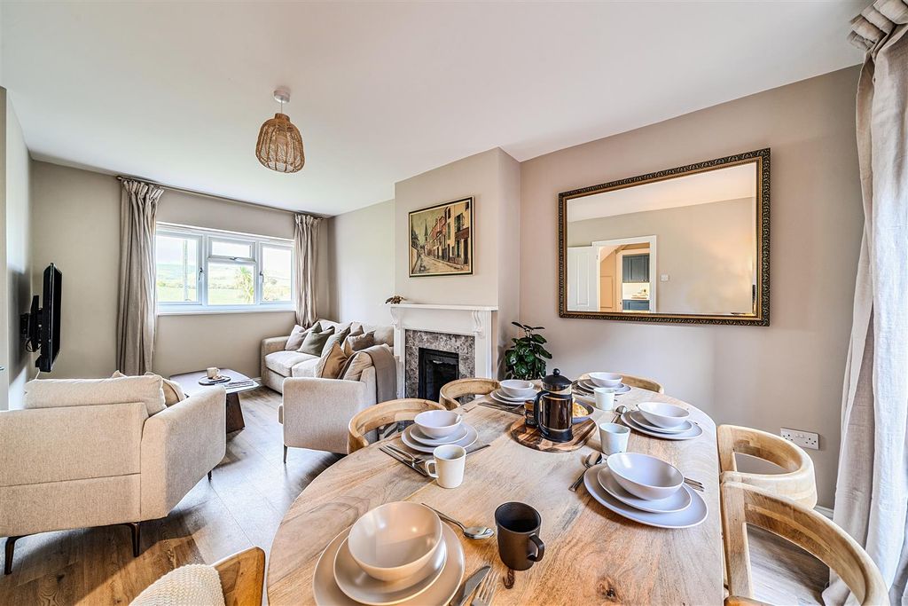 Property photo 2 of 31 1371018-14-68F7Ad14A89F5.Jpg