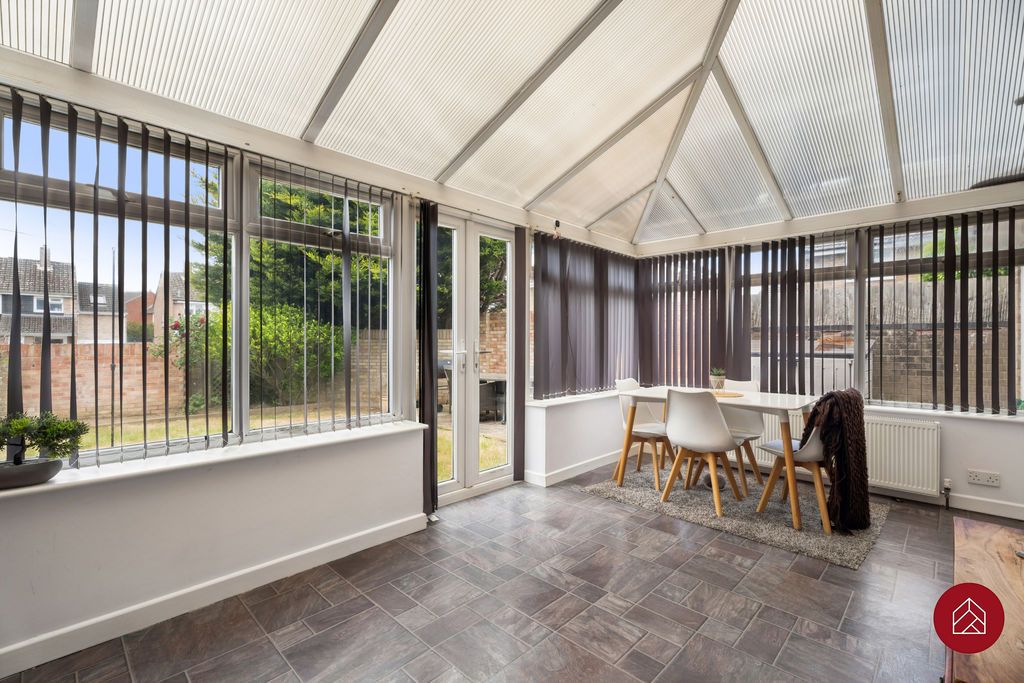Property photo 3 of 16 Conservatory