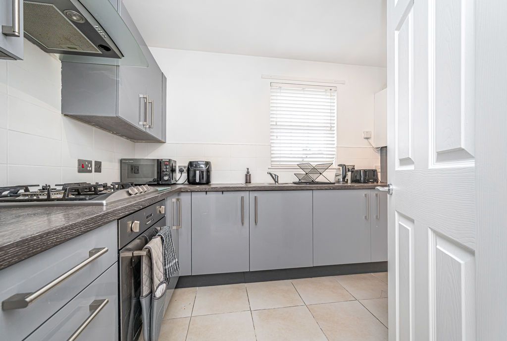 Property photo 2 of 33 Kitchen