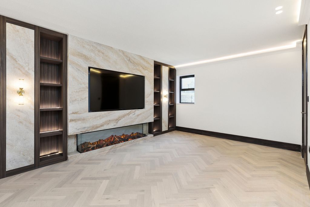 Additional image 7 of 5 bed detached house for salePipers Pipers Green Lane, Edgware HA8