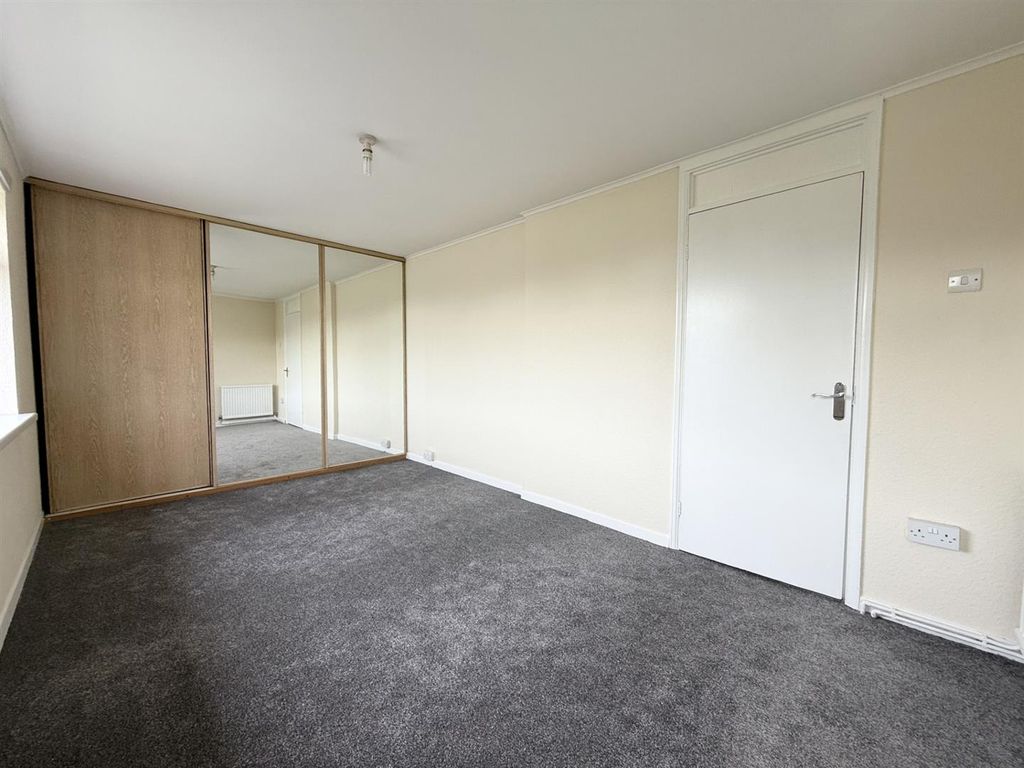 Property photo 3 of 14 Bedroom 1.Jpg