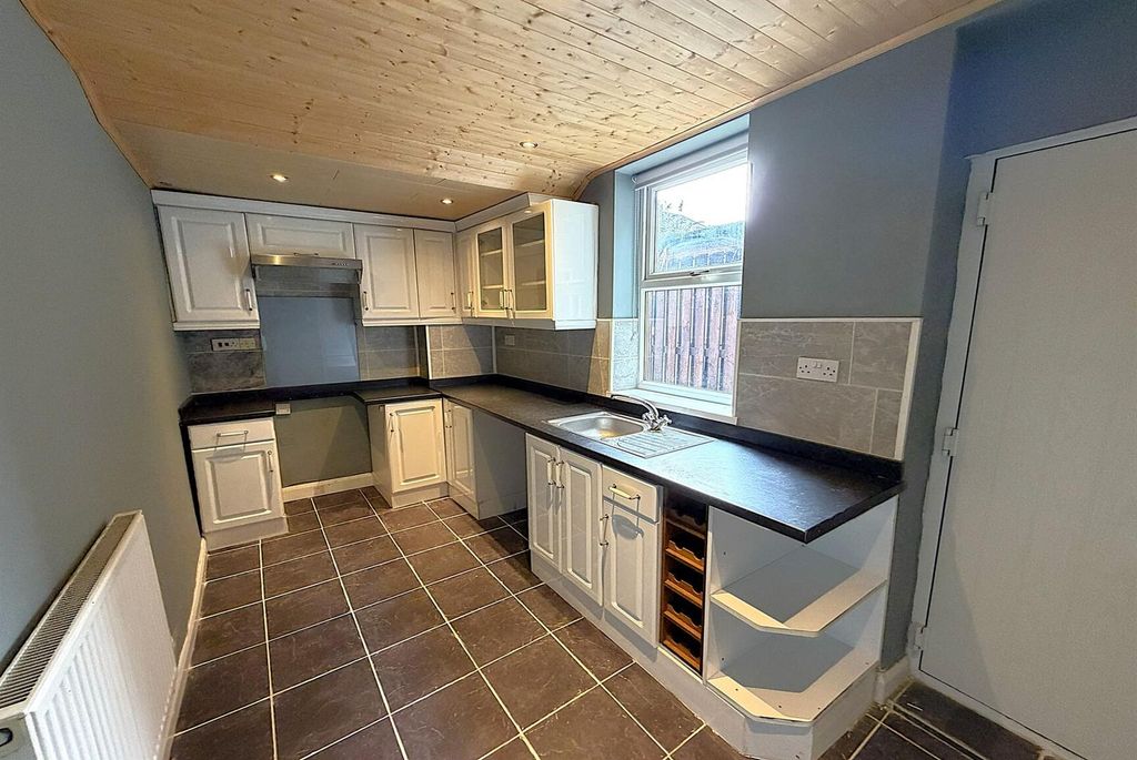 Property photo 2 of 8 Kitchen.Jpg