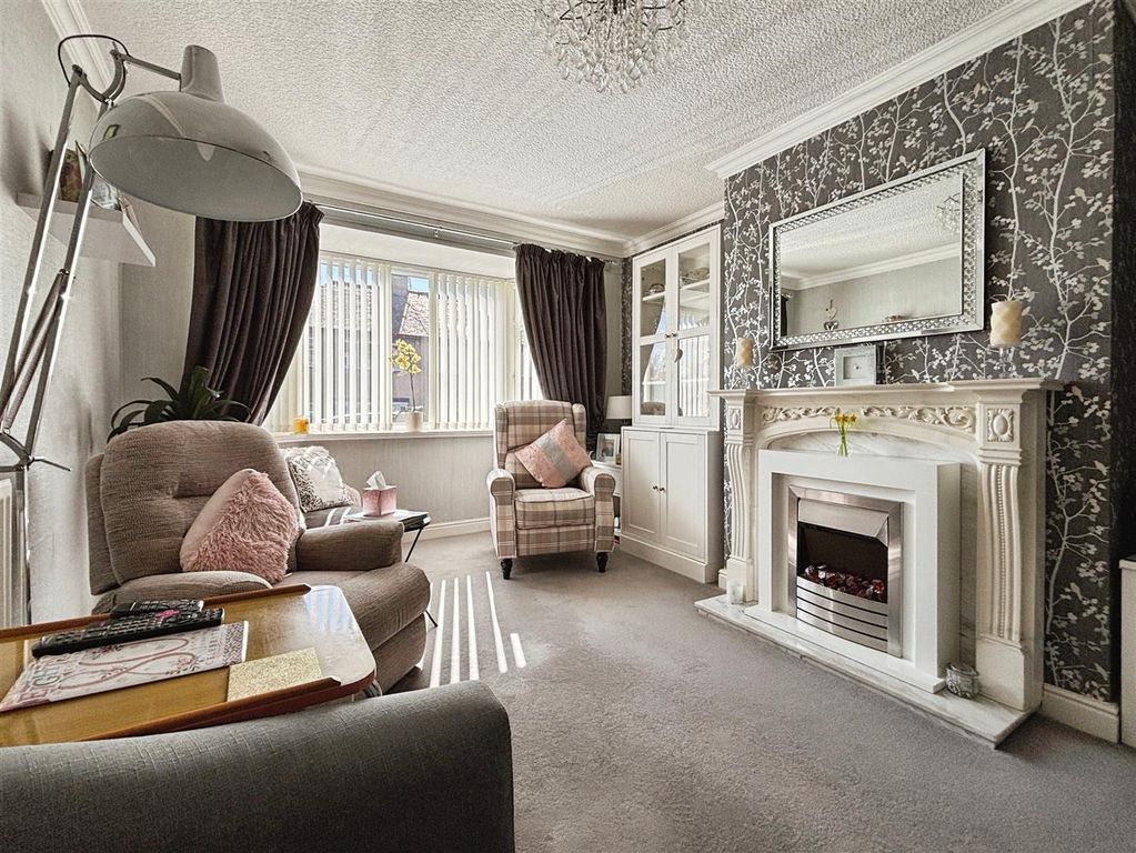 Property photo 2 of 22 Lounge.Jpg