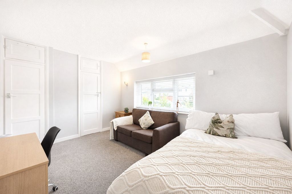 Property photo 3 of 9 Photo 10