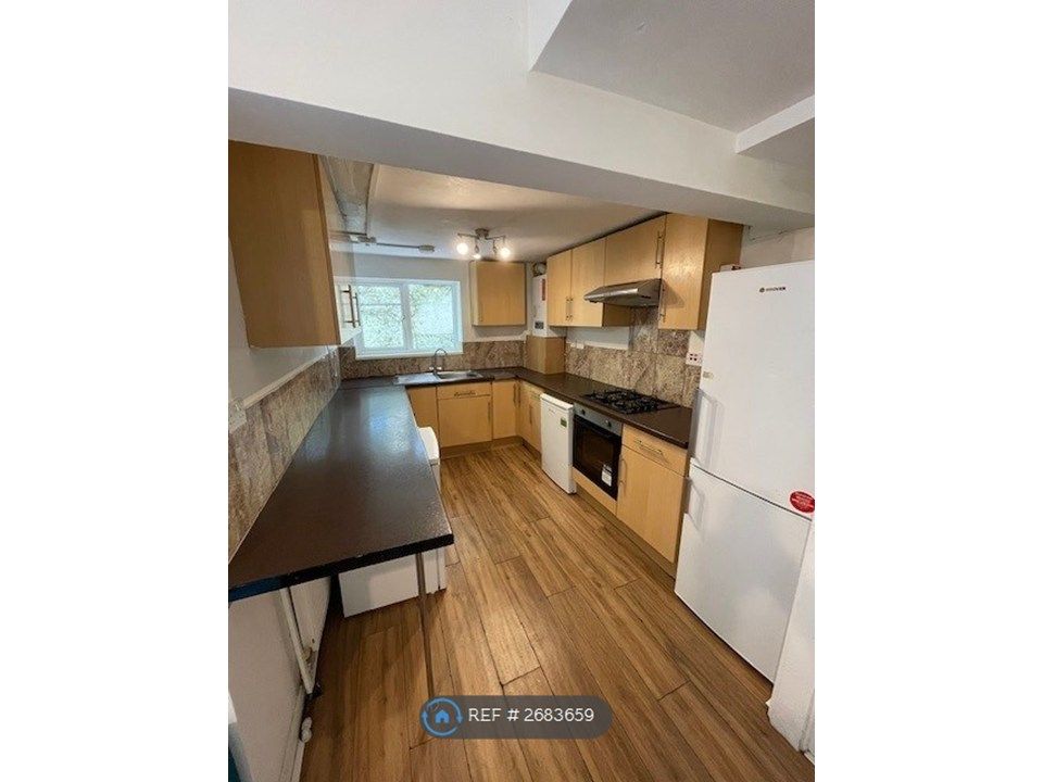 Property photo 2 of 11 Kitchen