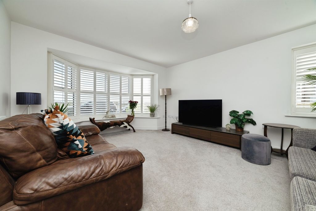 Property photo 3 of 20