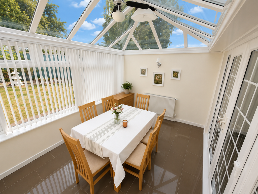 Property photo 3 of 12 462B99A8-39A0-49E3-B52D-20F64449F20F
