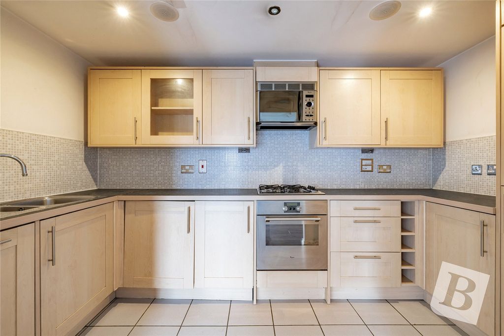 Property photo 3 of 7 Kitchen
