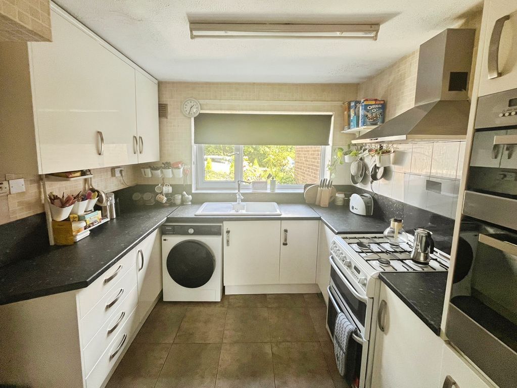 Property photo 3 of 17 Kitchen