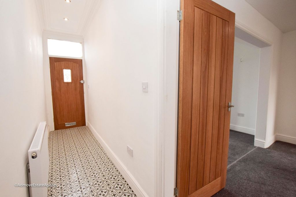 Property photo 3 of 20 Photo 13