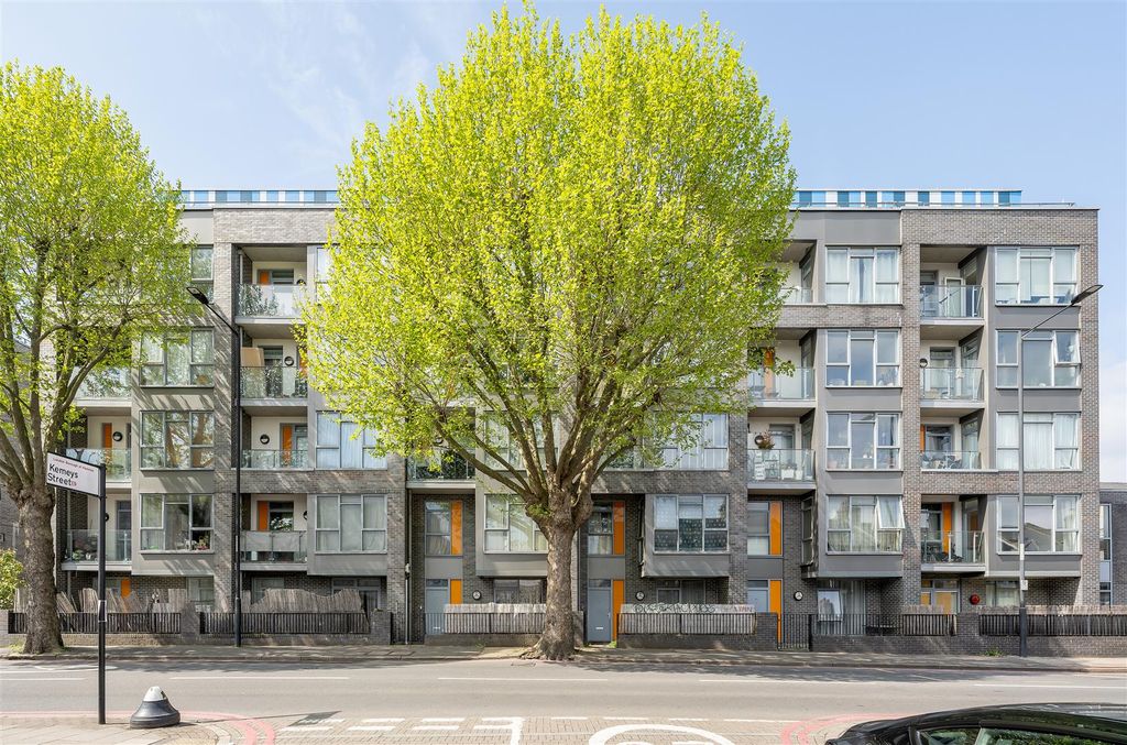 Property photo 1 of 20 Ward Lane, E9