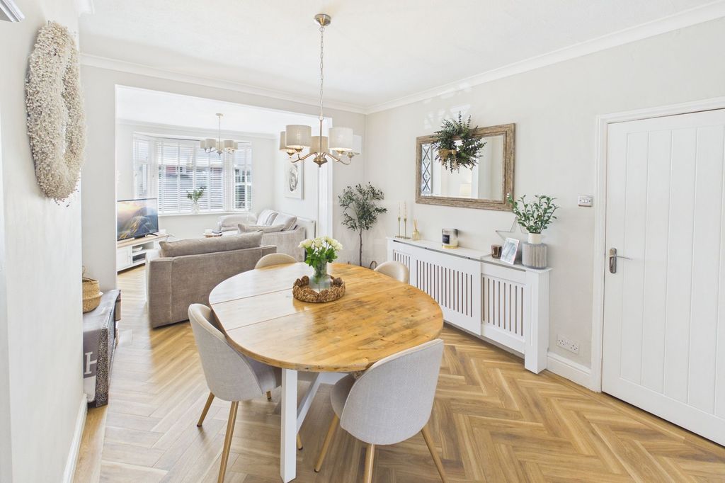 Property photo 3 of 17 Dining Room