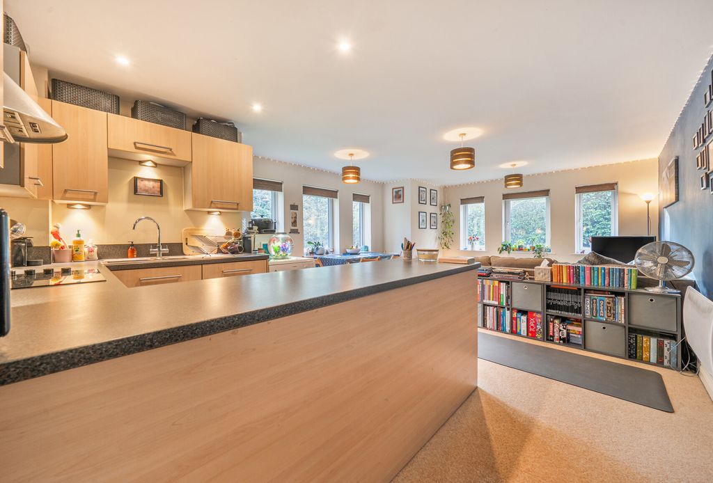 Property photo 2 of 13 1382668-1-691c79d...