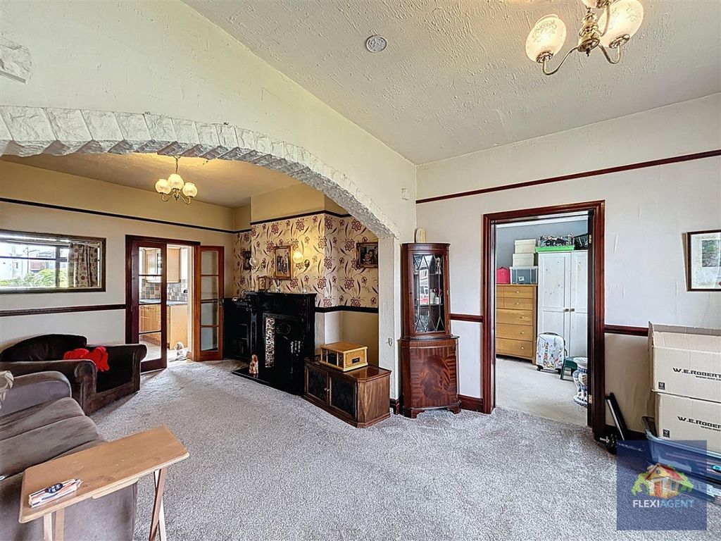 Property photo 2 of 17 4372962