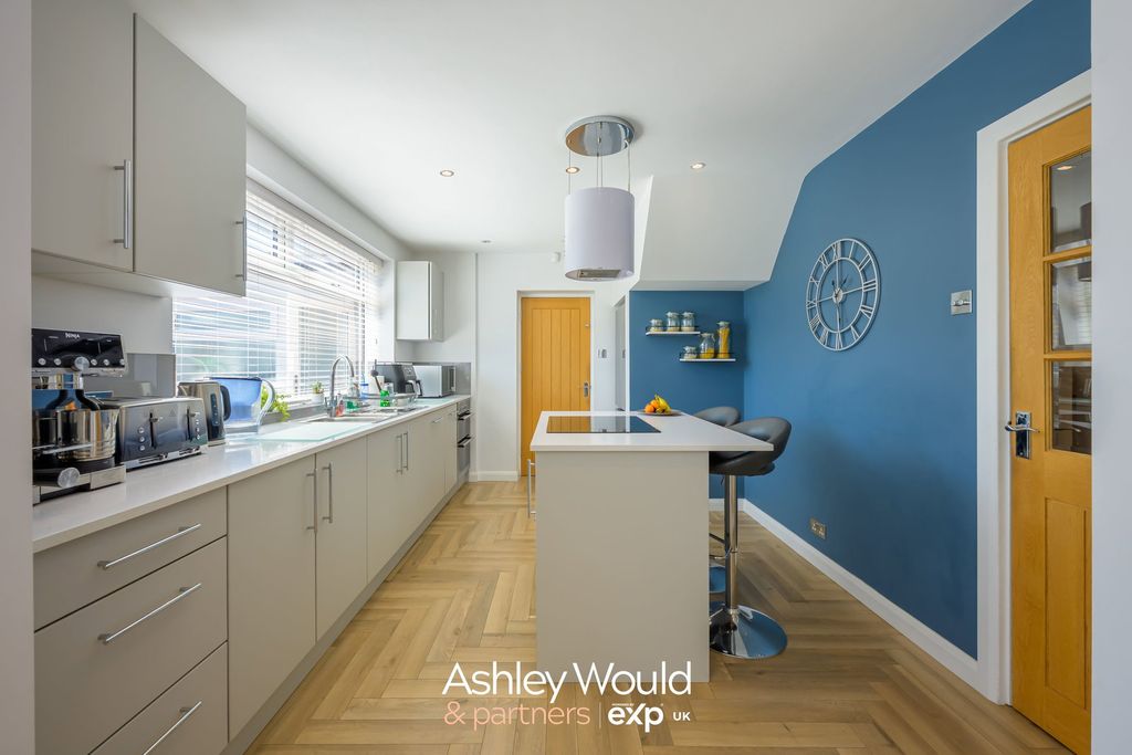 Property photo 3 of 26