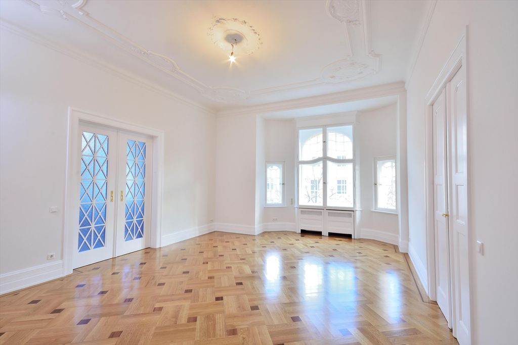 Property photo 2 of 19 Image