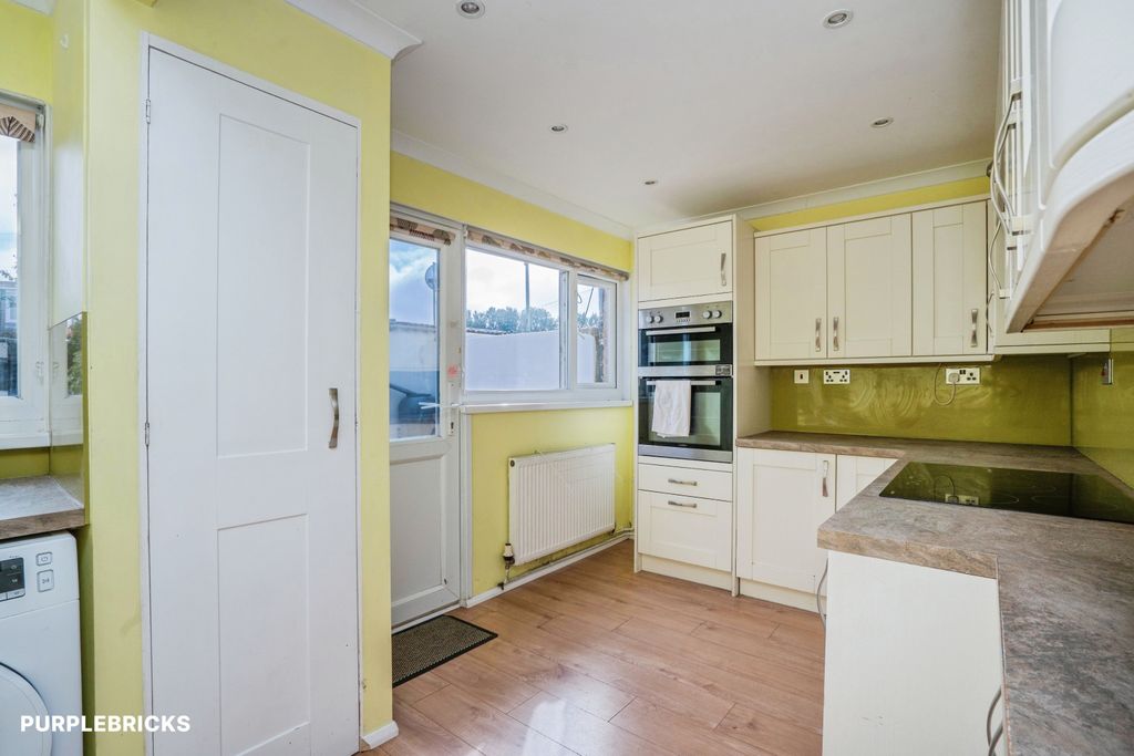 Property photo 2 of 29 Kitchen