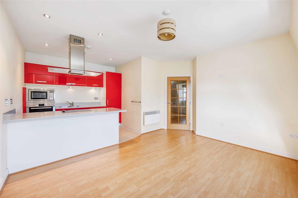 Property photo 2 of 8