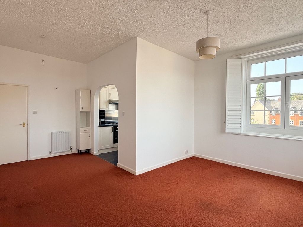 Property photo 3 of 20 Living/Dining Area