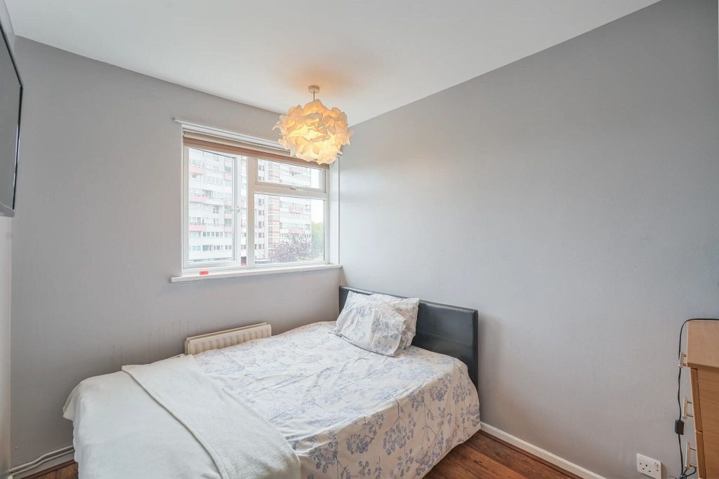 Property photo 1 of 10 Bedroom