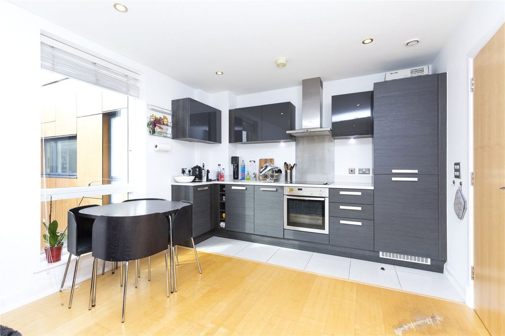 Property photo 3 of 12 Kitchen