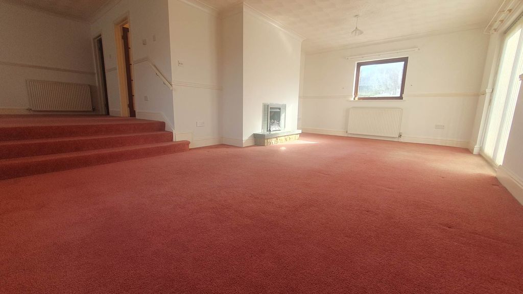 Property photo 2 of 27