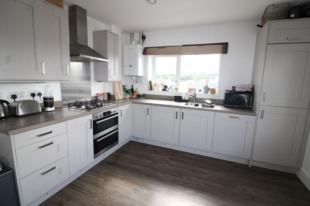 Property photo 3 of 9 Kitchen
