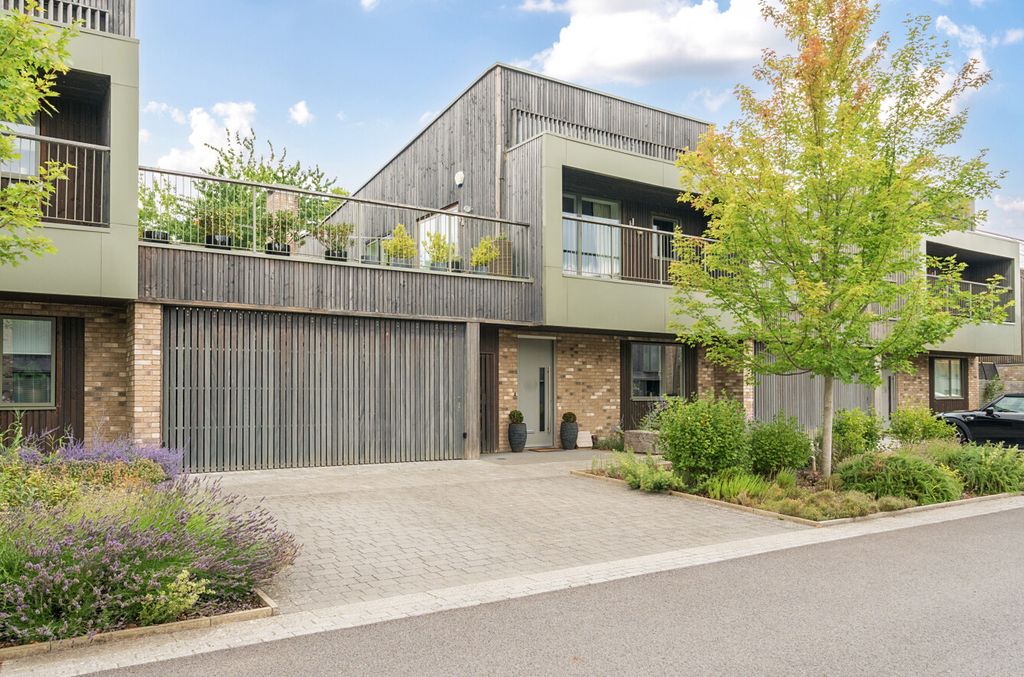 Property photo 1 of 21 1329876-1-68822E9...