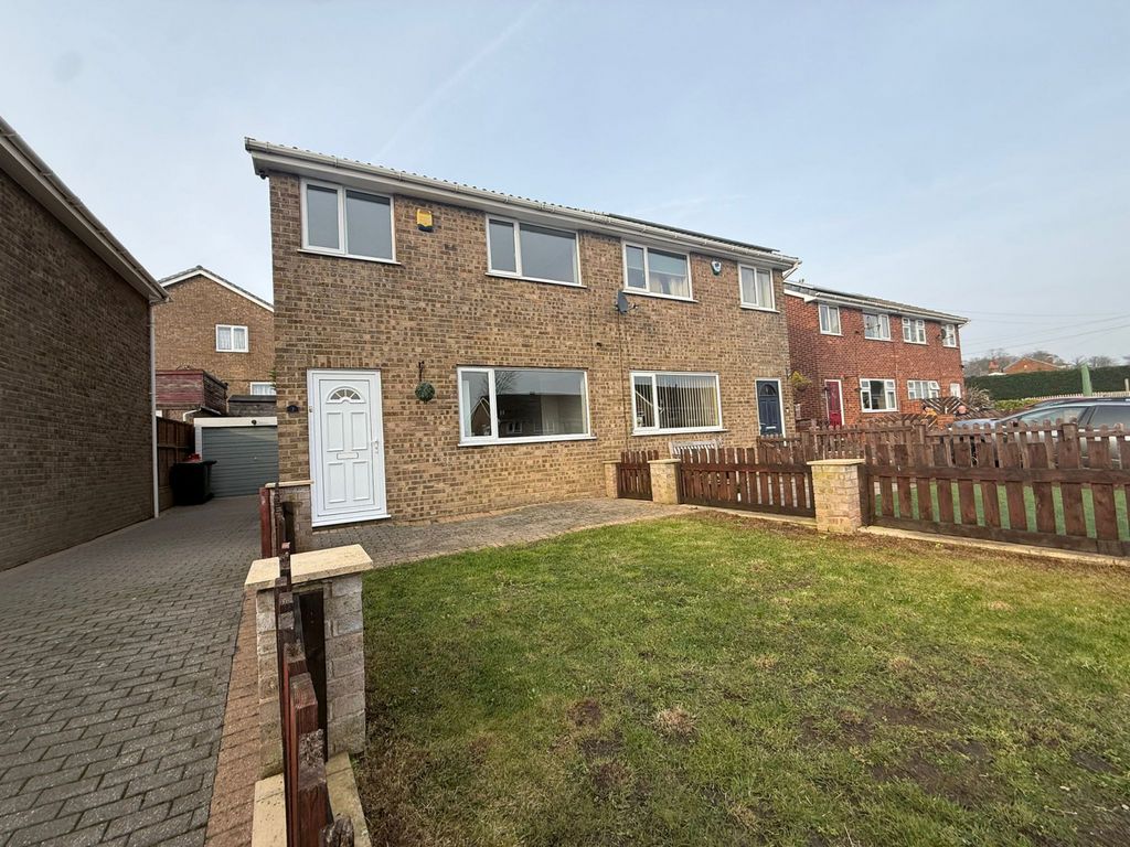 Property photo 1 of 10 Newly Refurbished 3-Bed Property In The Heart Of Flockton