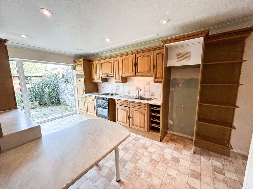 Property photo 3 of 12