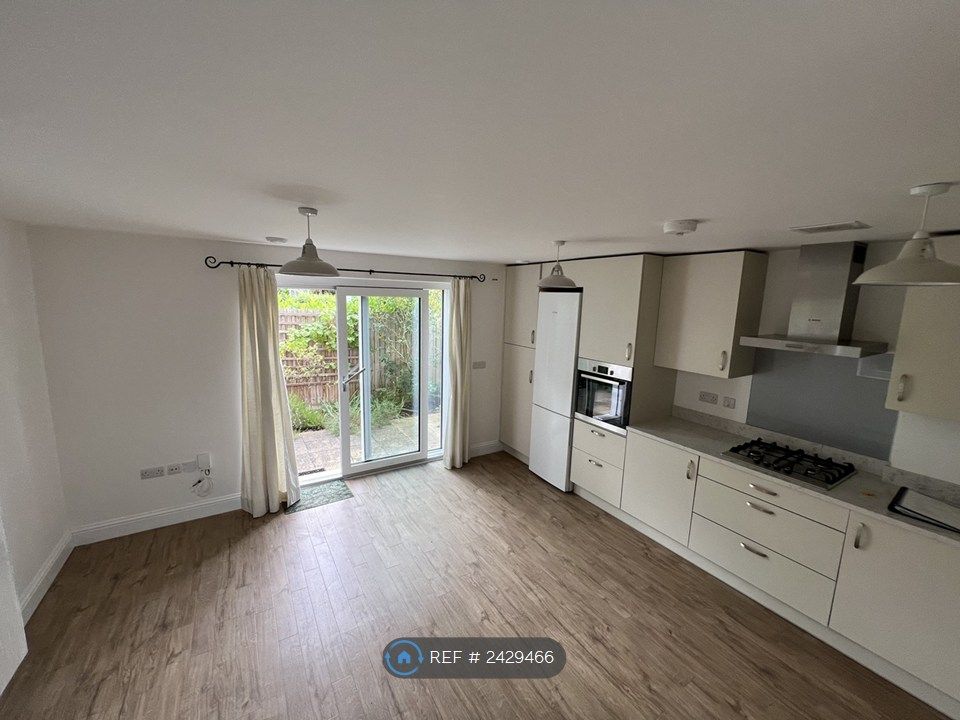 Property photo 3 of 7 Dining/Lounge