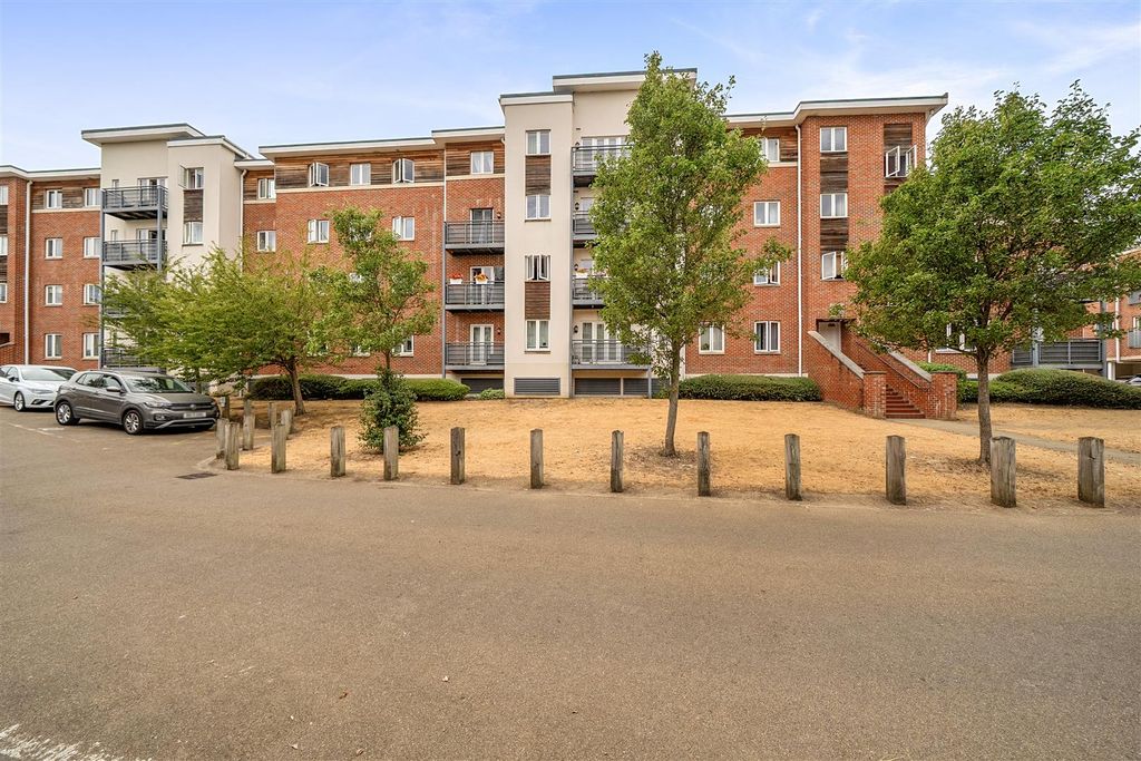 Property photo 1 of 19 External