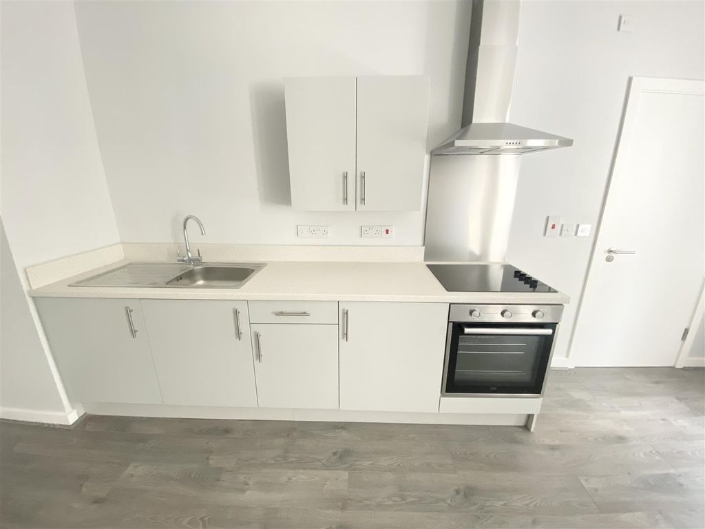 Property photo 3 of 8 Kitchen