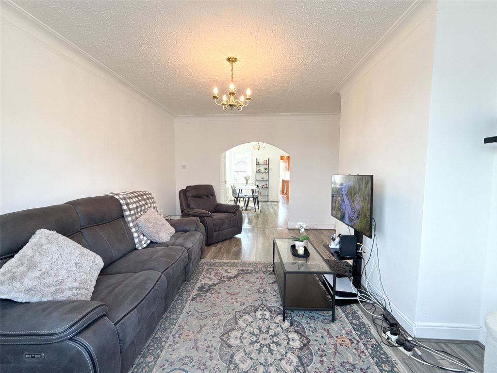 Property photo 2 of 18 Lounge