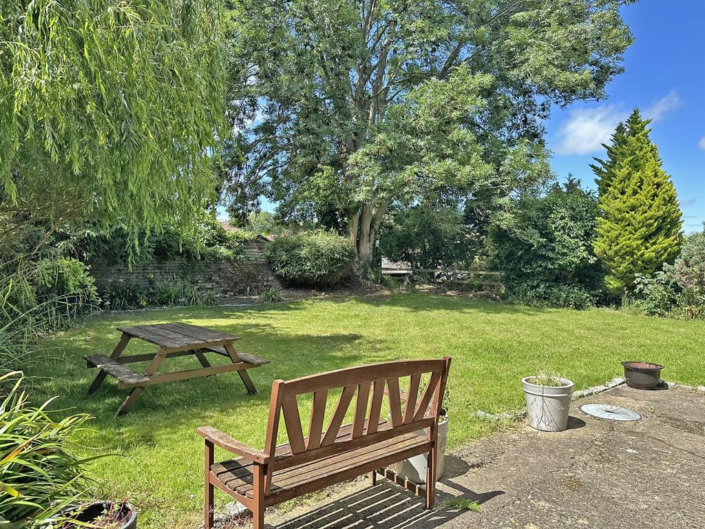 Property photo 2 of 7