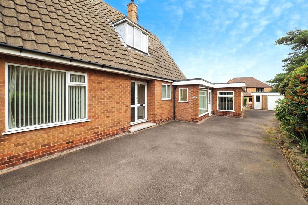 Property photo 2 of 22 Driveway